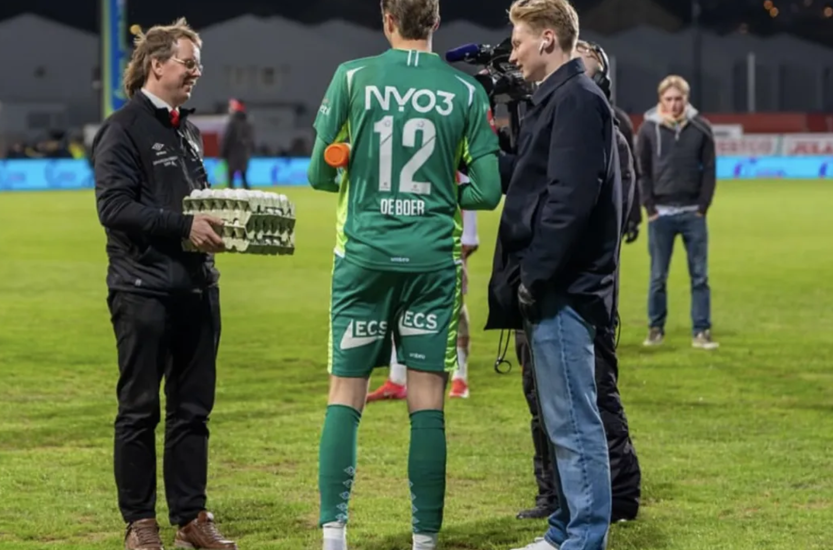 荣获当场最佳球员，奖品是四盒鸡蛋